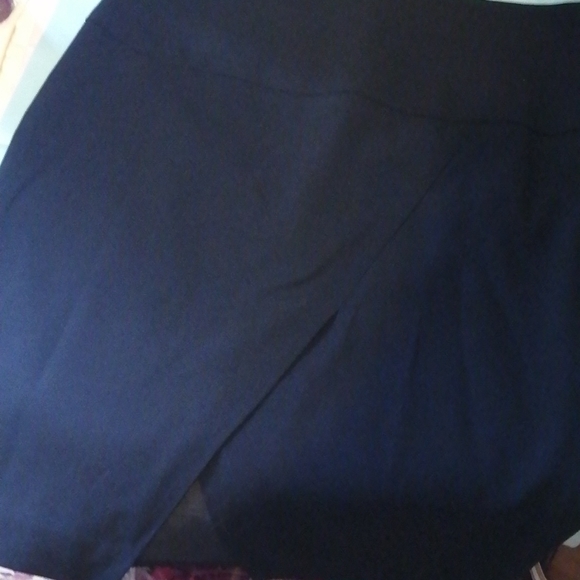 Judith & Charles knee length black pencil skirt, hidden zip, new no tags, sz 6 - Picture 5 of 5